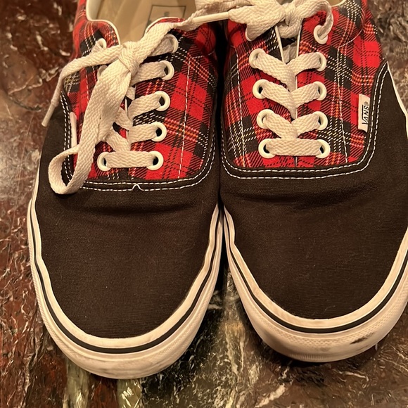 Men’s Red plaid Vans with Black toe and heel - Picture 2 of 7
